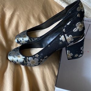Nine West black silvery gold tapestry